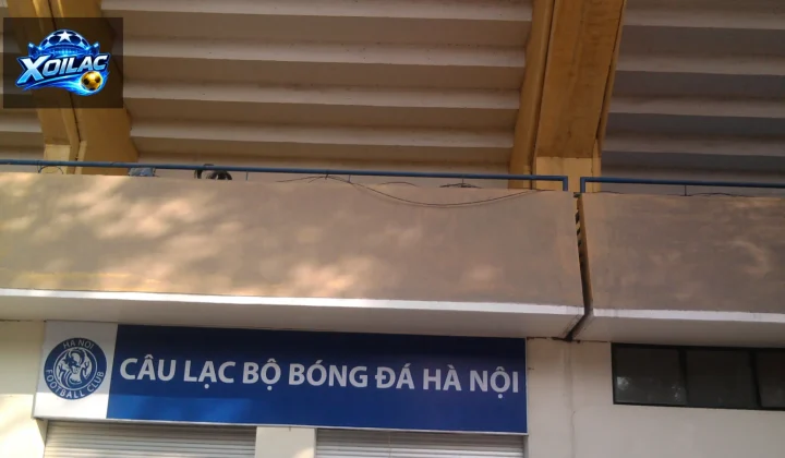 Cổng vào sân vận động Hàng Đẫy tại Hà Nội