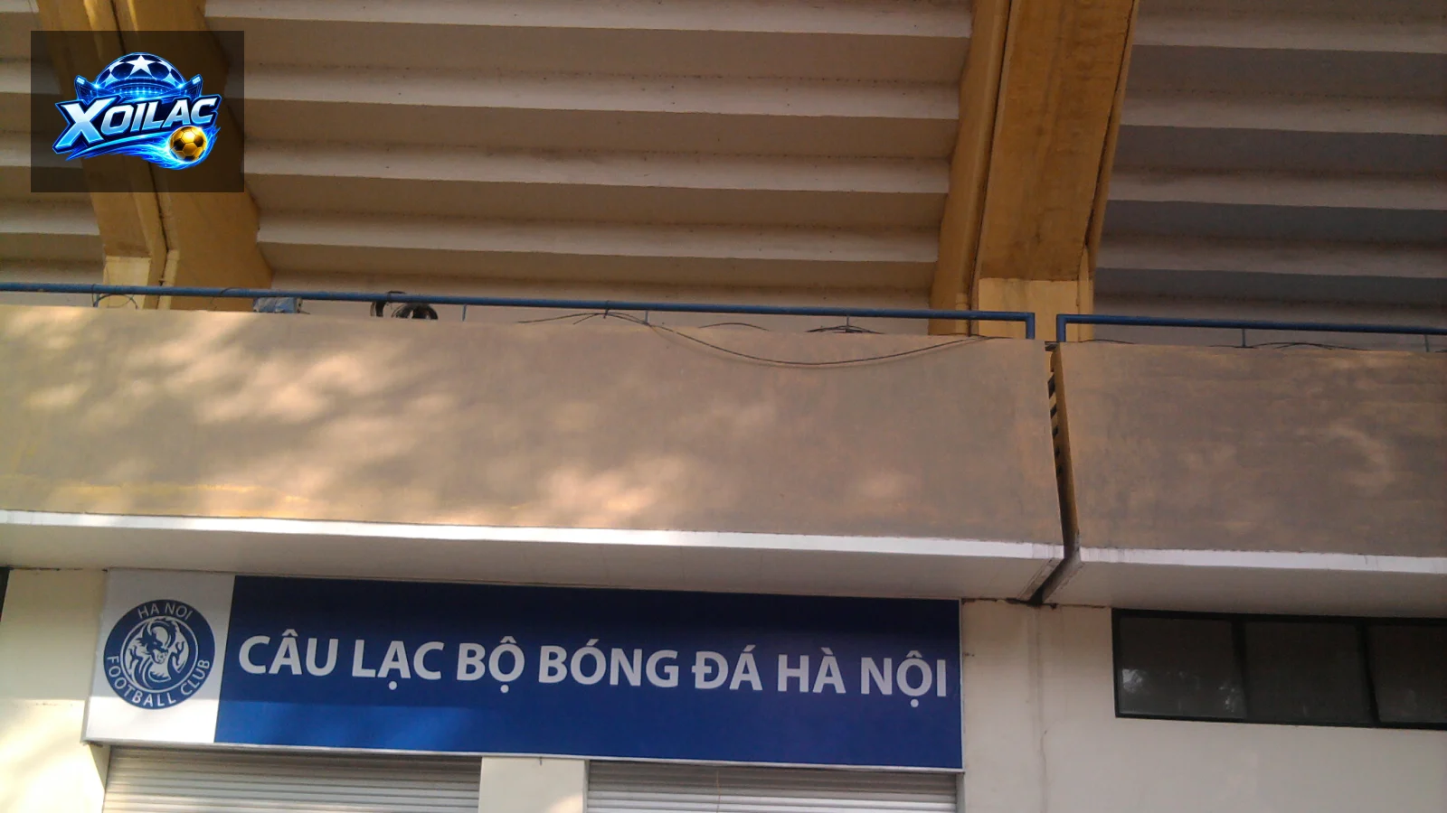 Cổng vào sân vận động Hàng Đẫy tại Hà Nội